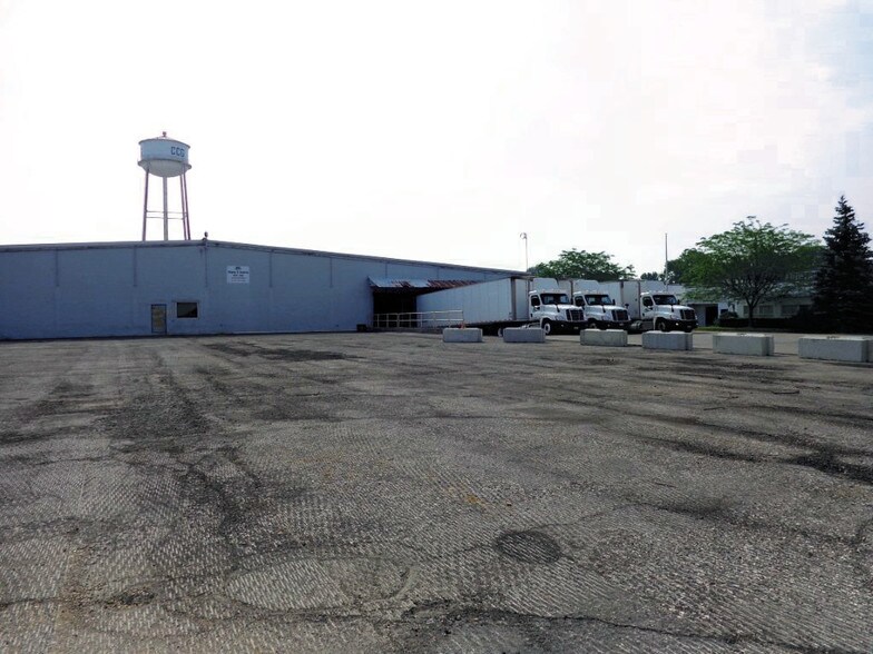 More Photos Of 2020 15th St, Columbus Manufacturing For Lease