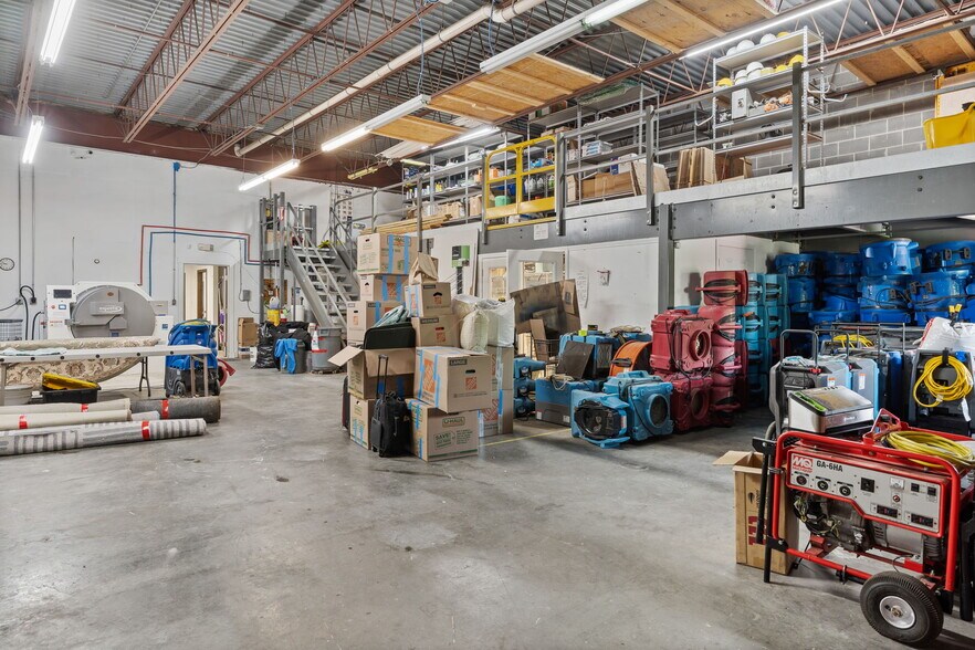 More Photos Of 850 E Industrial Park Dr, Manchester Industrial For Sale