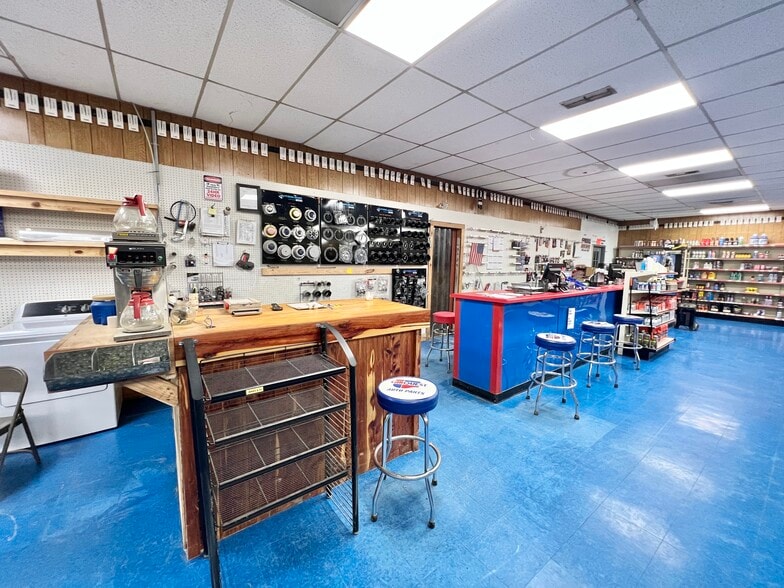 More Photos Of 11660 Highway 96, Millport Auto Repair For Lease