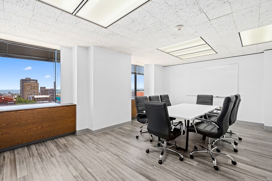 More Photos Of 615 N Upper Broadway St, Corpus Christi Office For Sale