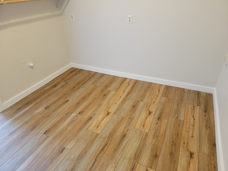 More Photos Of 450 Montana Ave, Lovell Storefront Retail Office For Sale