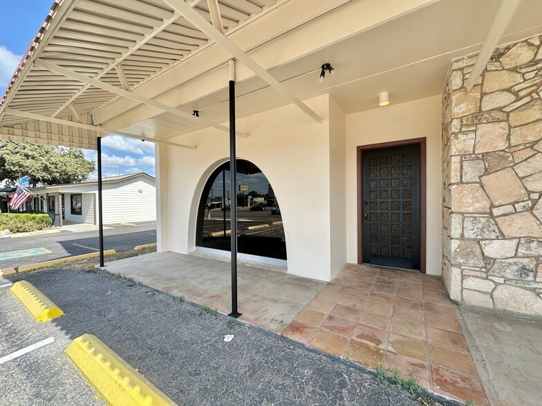 More Photos Of 7205 Bandera Rd, San Antonio Unknown For Lease