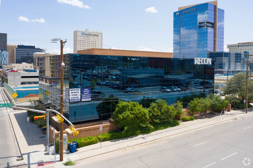 More Photos Of 700 N Stanton St, El Paso Office For Lease