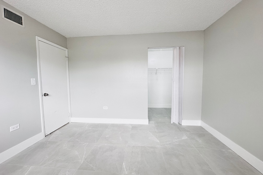 More Photos Of 999 W Prospect Rd, Oakland Park Apartments For Sale