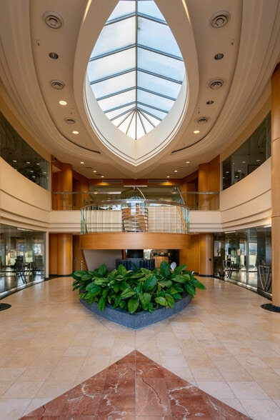 More Photos Of 74199 El Paseo Dr, Palm Desert Office For Lease