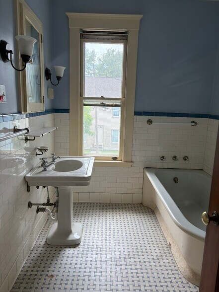More Photos Of 144 S Main St, Wallingford Office For Sale