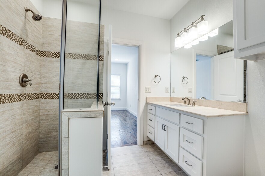 More Photos Of 6140 Oram St, Dallas Apartments For Sale