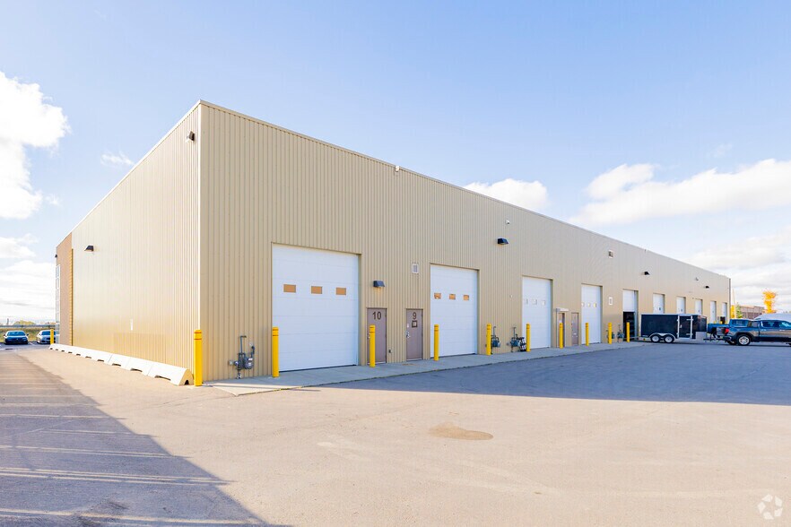 More Photos Of 141 Commercial Dr, Rocky View No 44 Light Distribution For Sale