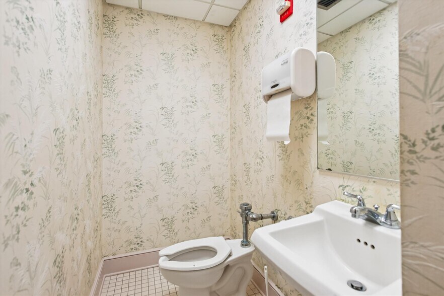 More Photos Of 1501 Duke St, Alexandria Office For Lease