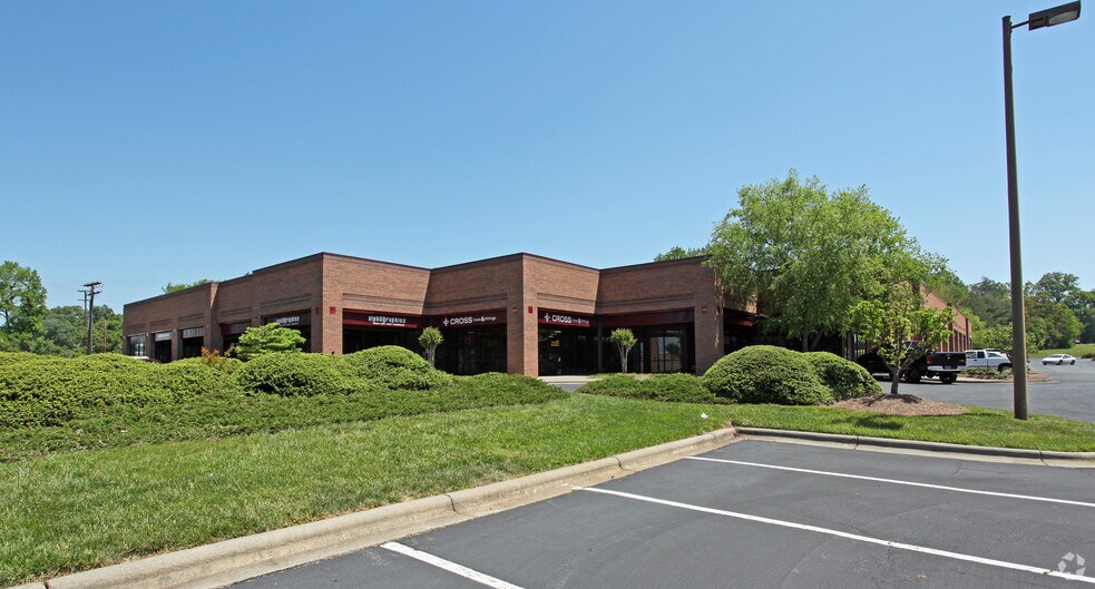 More Photos Of 8100 North Point Blvd, Winston-Salem Flex For Lease