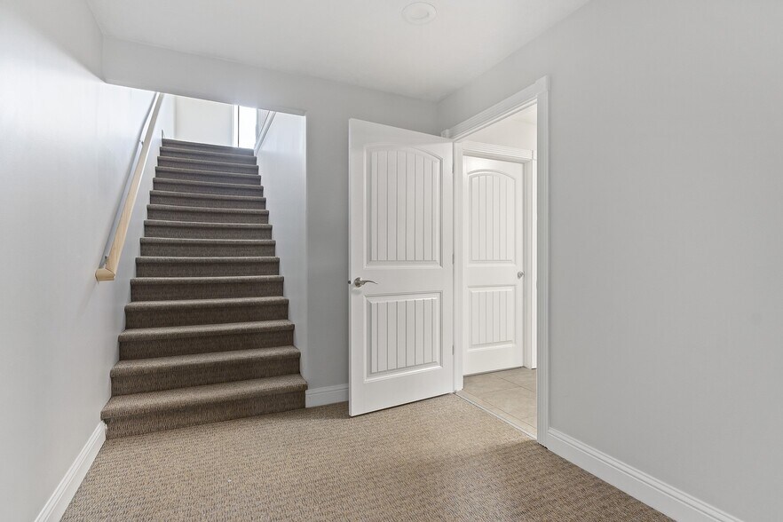 More Photos Of 910 W State St, Lehi Office For Sale