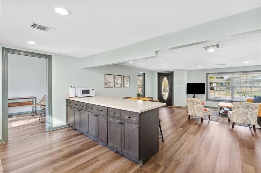 More Photos Of 1118 W 21st St, Houston Office For Sale