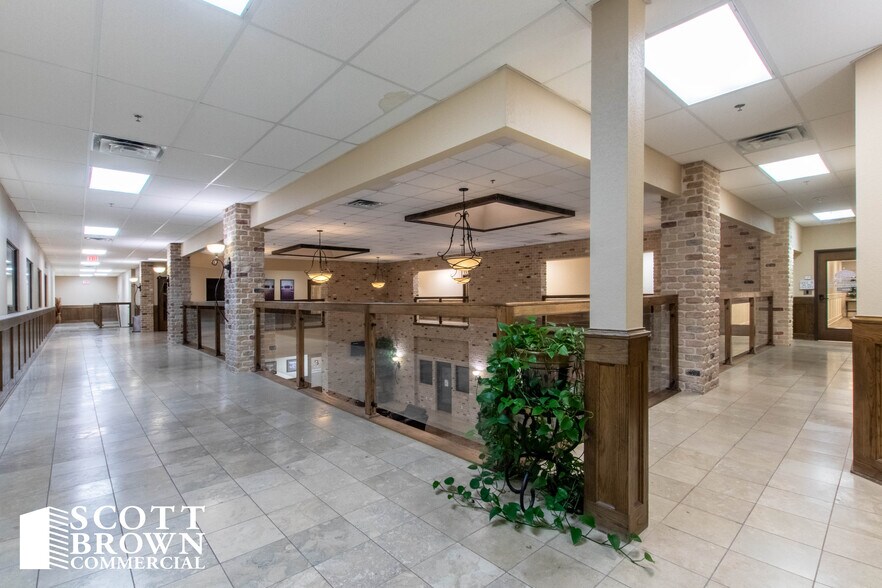 More Photos Of 721-725 S Interstate 35, Denton Office For Lease