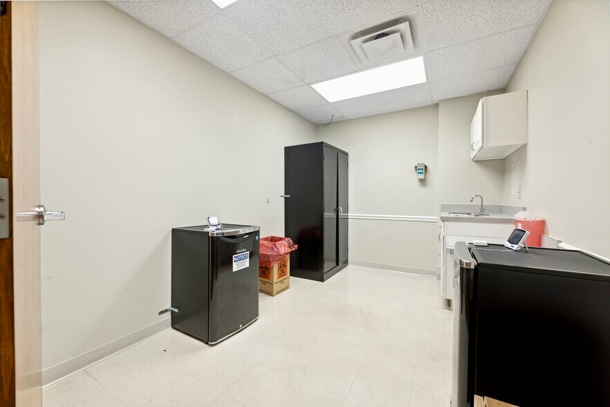 More Photos Of 9403 Kenwood Rd, Blue Ash Medical For Lease