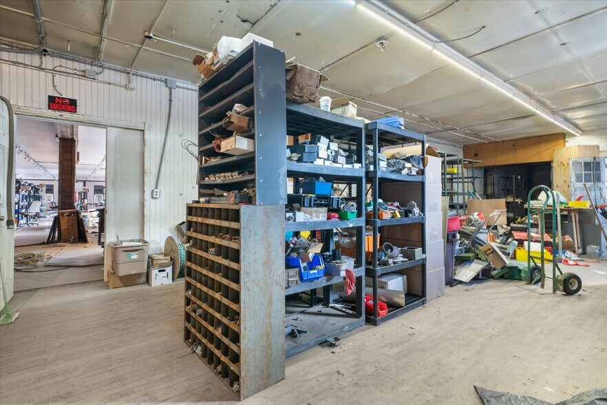 More Photos Of 102 S Richmond St, Fleetwood Warehouse For Sale