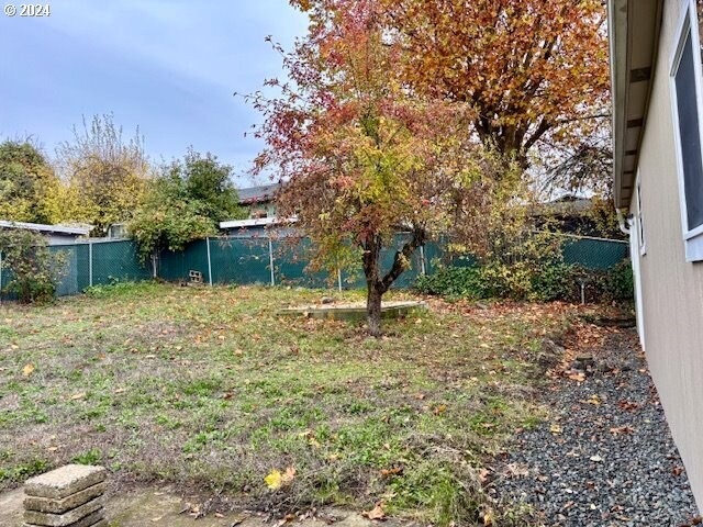 More Photos Of 512 NW Cecil Ave, Roseburg Office For Sale