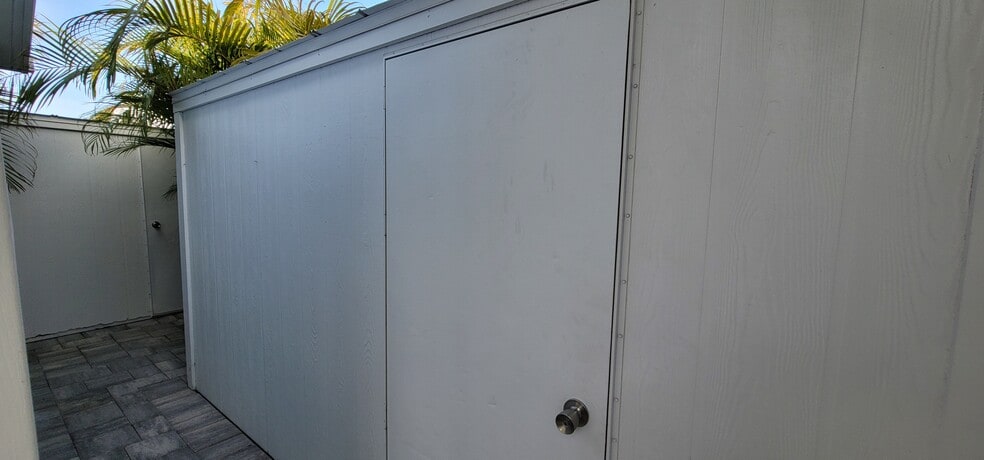 More Photos Of 3351 Bahia Vista St, Sarasota Storefront For Sale