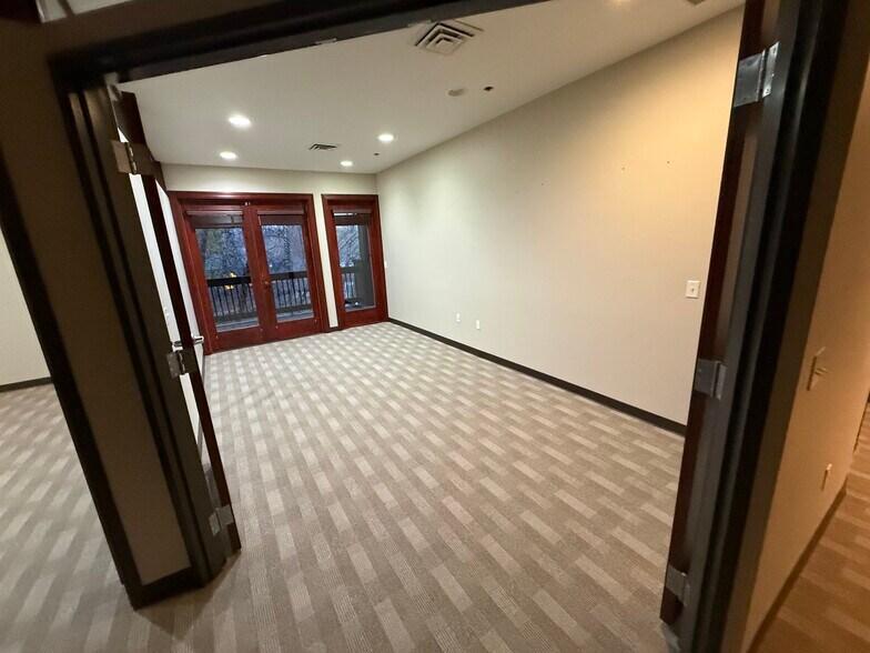 More Photos Of 291 E Shore Dr, Eagle Office For Lease