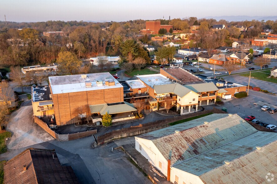 More Photos Of 601 S Green St, Morganton Unknown For Lease