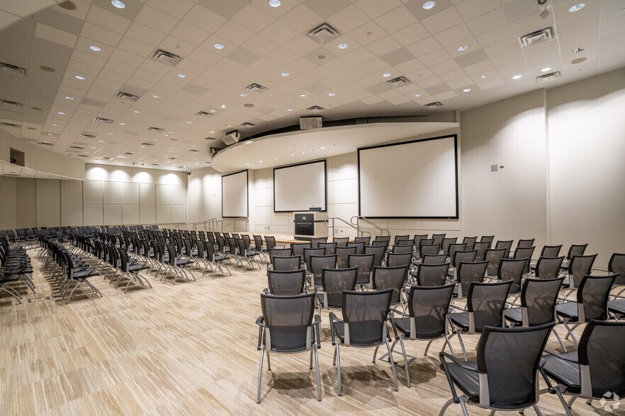 More Photos Of 1930 Innovation Way, Libertyville Manufacturing For Lease