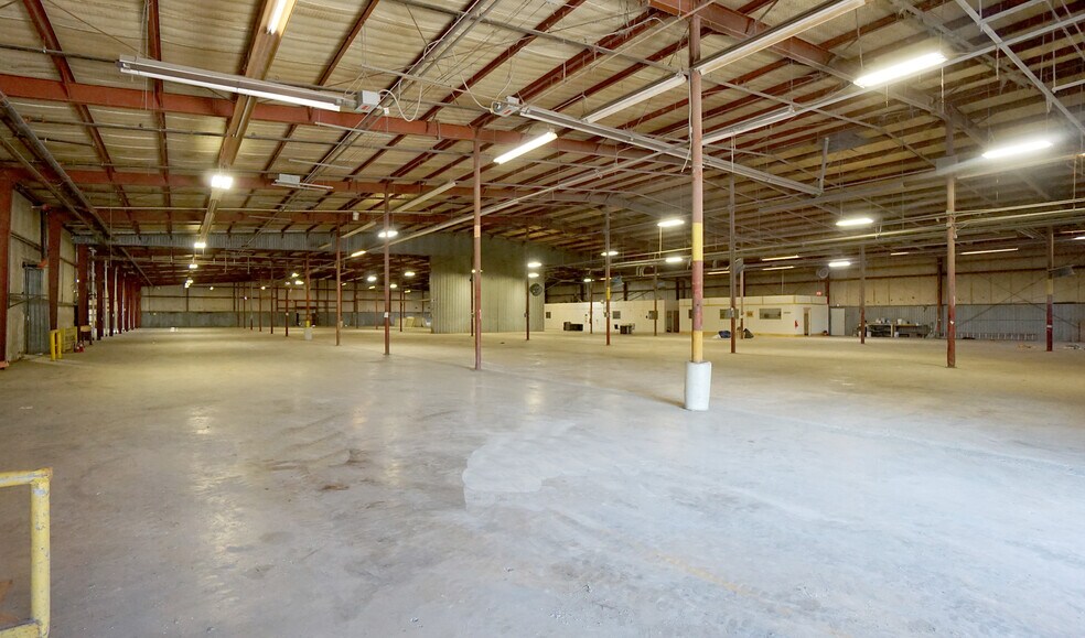 More Photos Of 601 W 2nd St, Taylor Warehouse For Lease