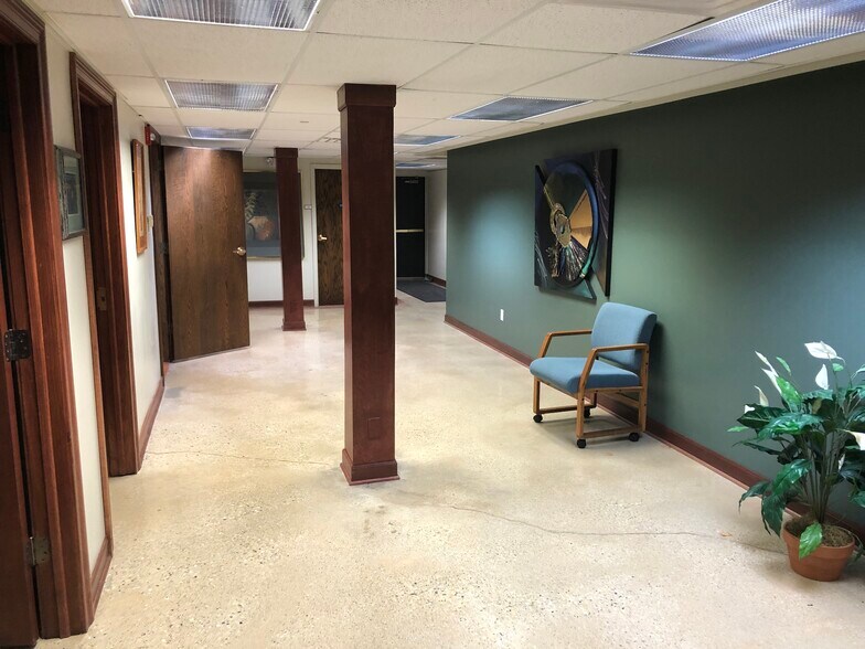 More Photos Of 1650 E Main St, St Charles Medical For Lease