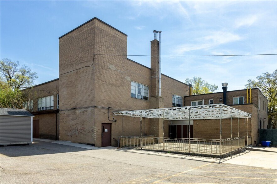 More Photos Of 16711 73rd Ave, Fresh Meadows Religious Facility For Lease