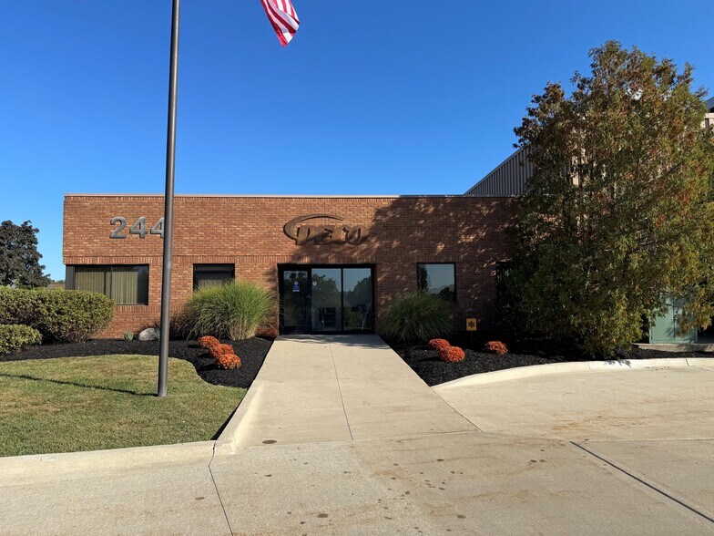 More Photos Of 244 Rex Blvd, Auburn Hills Warehouse For Lease