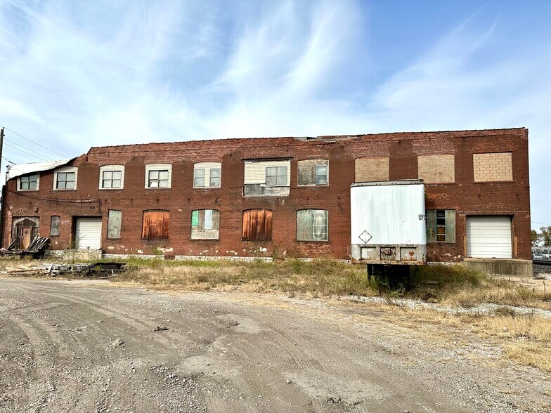 More Photos Of 5215 N 2nd St, Saint Louis Warehouse For Sale