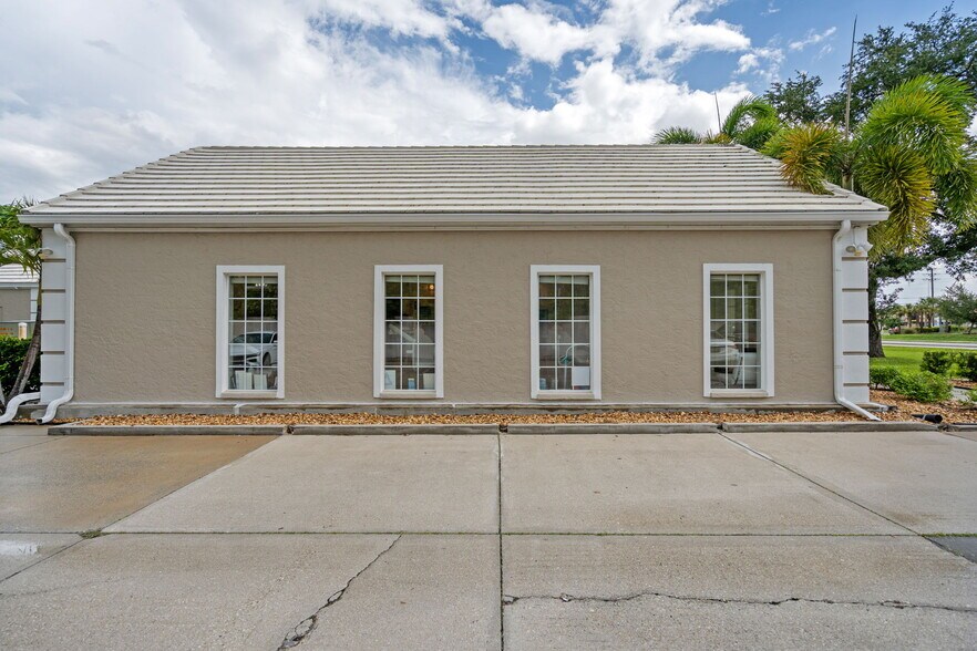 More Photos Of 3900 Clark Rd, Sarasota Medical For Sale
