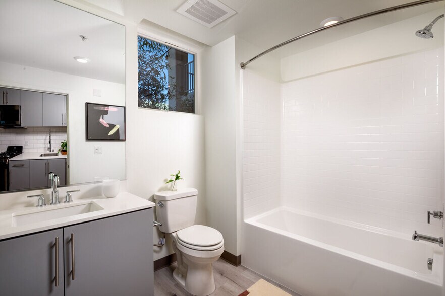 More Photos Of 750 S Oxford Ave, Los Angeles Apartments For Lease