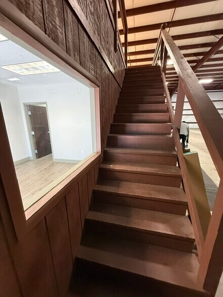 More Photos Of 6334 Philips Hwy, Jacksonville Light Distribution For Lease