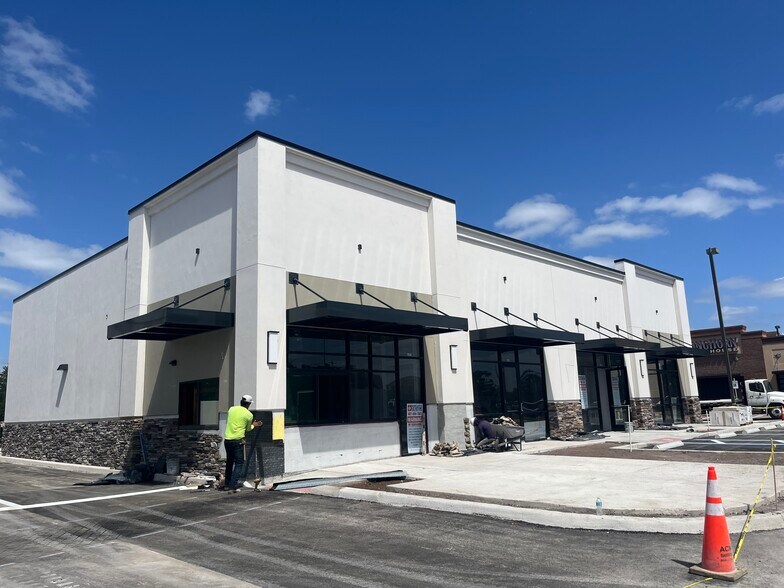 More Photos Of 5463 Gateway Village Cir, Orlando Unknown For Lease