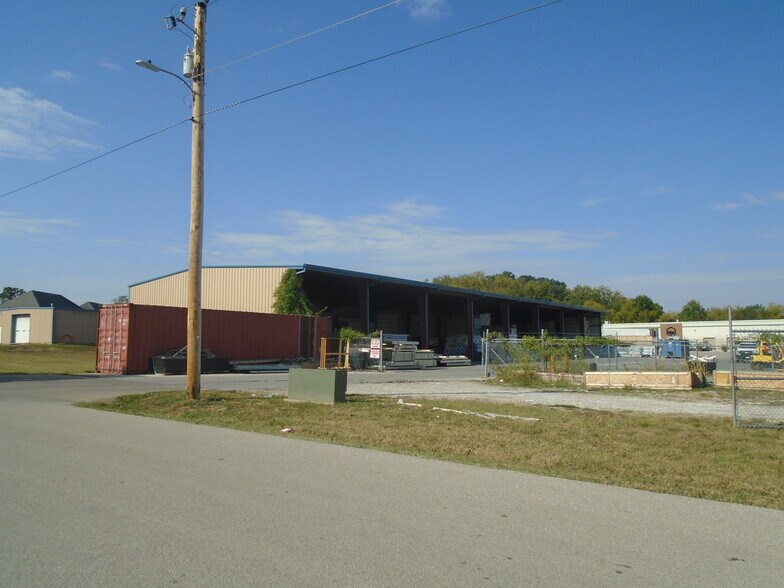 More Photos Of 2140 N Bristol Ln, Nixa Warehouse For Lease