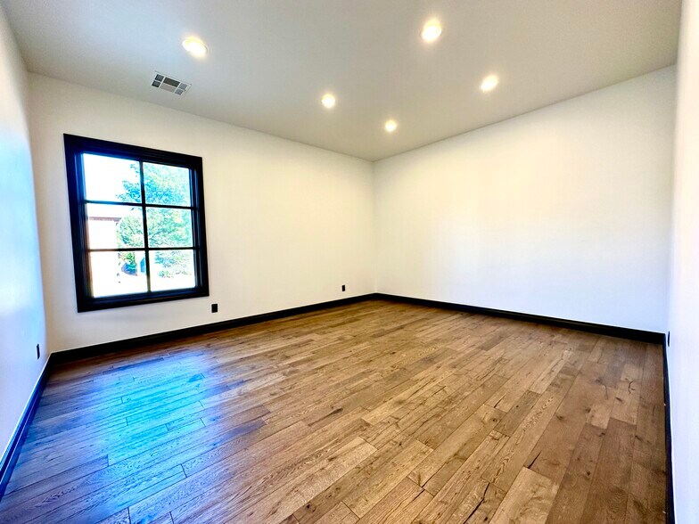 More Photos Of 2917 NW 156th St, Edmond Office Residential For Lease