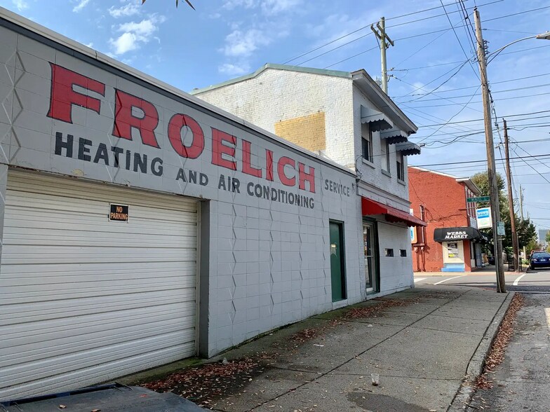 More Photos Of 1000 E Muhammad Ali Blvd, Louisville Flex For Lease