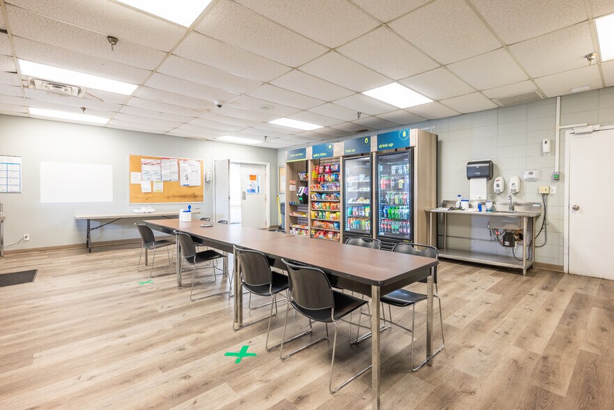 More Photos Of 221 Fabritek Dr, Columbus Manufacturing For Sale