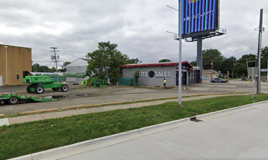 More Photos Of 22411 S Chrysler Ave, Hazel Park Service Station For Lease