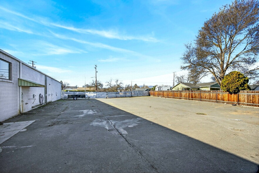 More Photos Of 3100 Merriman Rd, Medford Light Distribution For Sale