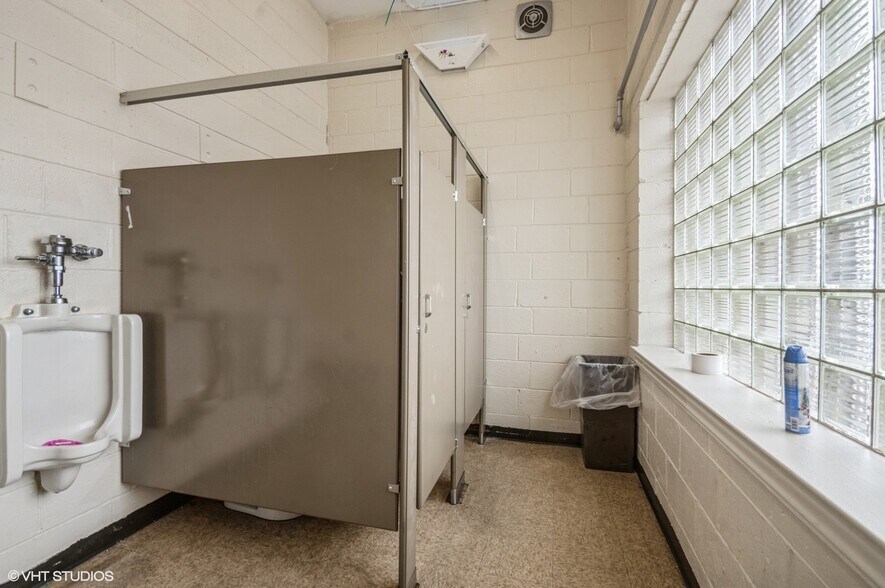 More Photos Of 6940 W Belmont Ave, Chicago Specialty For Sale