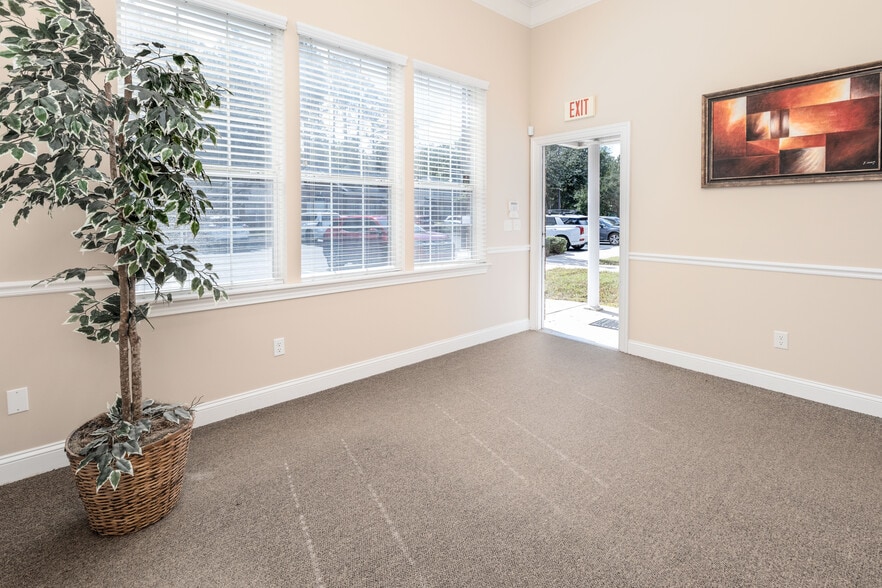 More Photos Of 11555 Central Pky, Jacksonville Office For Sale