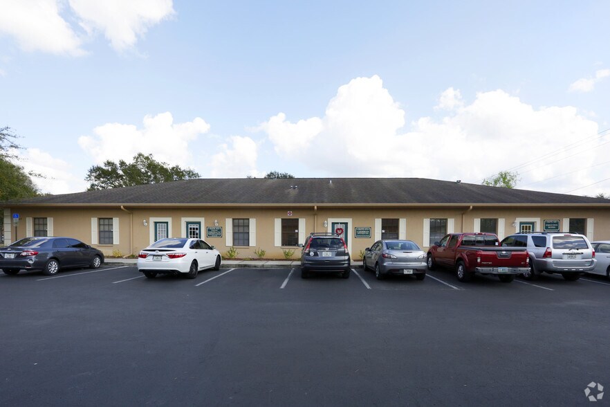Primary Photo Of 8909 Regents Park Dr, Tampa Office Residential For Lease