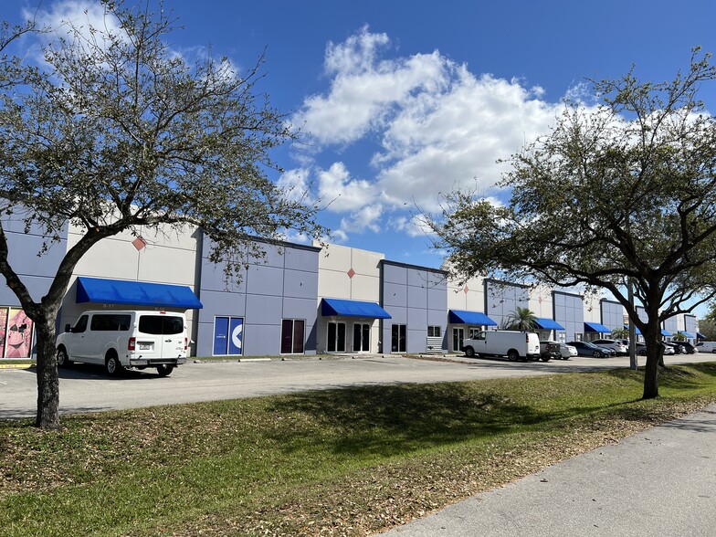 More Photos Of 4960 NW 165th St, Miami Warehouse For Sale