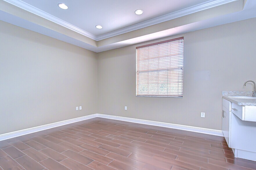 More Photos Of 6928 Linebaugh Ave, Tampa Office For Sale