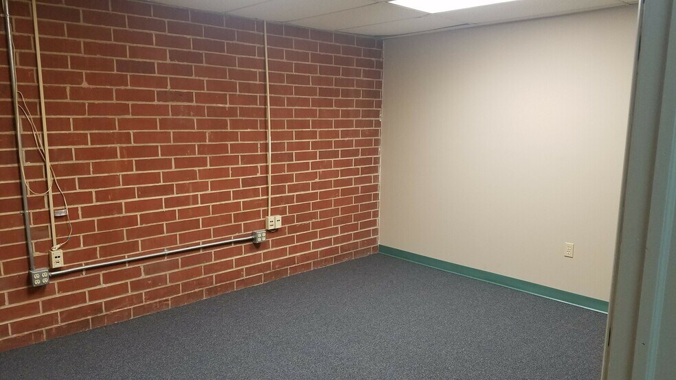 More Photos Of 3211 Dryden Rd, Dayton Warehouse For Lease