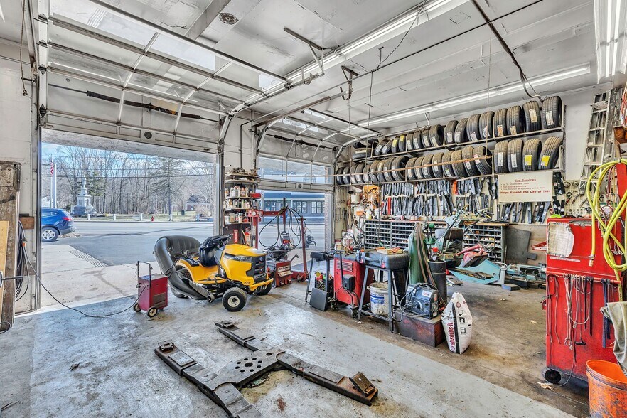 More Photos Of 467 Main St, Wilbraham Service Station For Sale