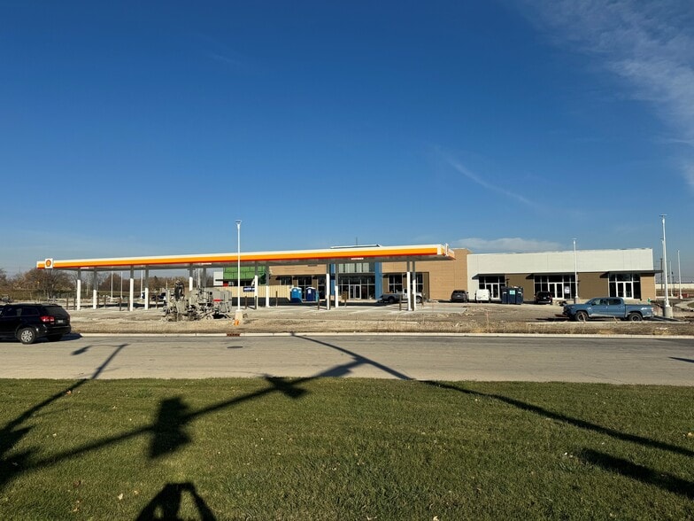 More Photos Of 2205 E Court St, Kankakee Truck Stop For Lease