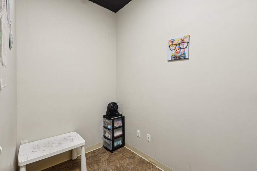 More Photos Of 18 Microlab Rd, Livingston Office For Lease