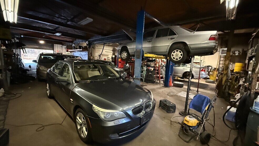More Photos Of 124 3rd St, Allentown Auto Dealership For Lease