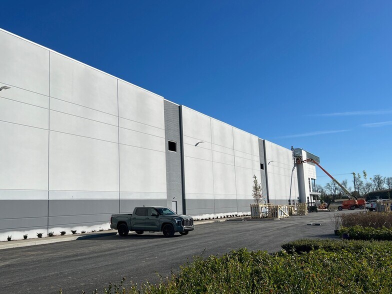 More Photos Of 825 Beechcroft Rd, Spring Hill Distribution For Lease